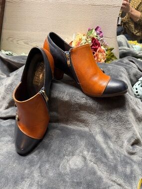 L'Artiste Centea Ankle bootie vintage victorian style brown and blue size 41/10